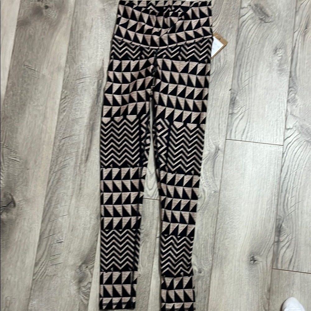 Niyama Sol Black & Tan Geometric Leggings